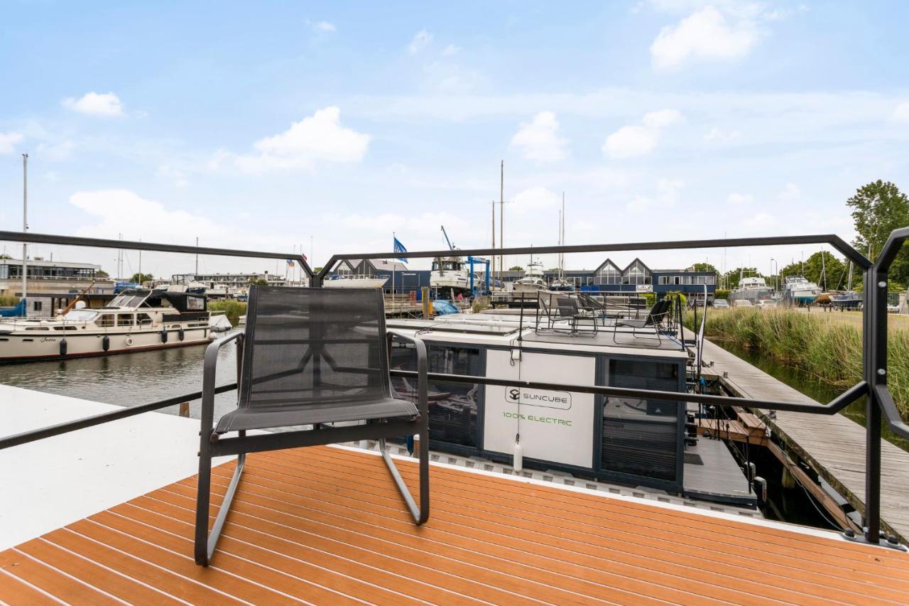 Cosy Tiny Houseboats Near Beach And Restaurants By Weltevreden Experience Zeewolde Zewnętrze zdjęcie