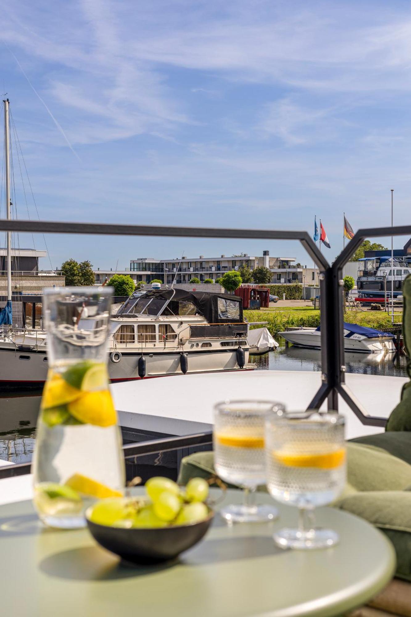 Cosy Tiny Houseboats Near Beach And Restaurants By Weltevreden Experience Zeewolde Zewnętrze zdjęcie