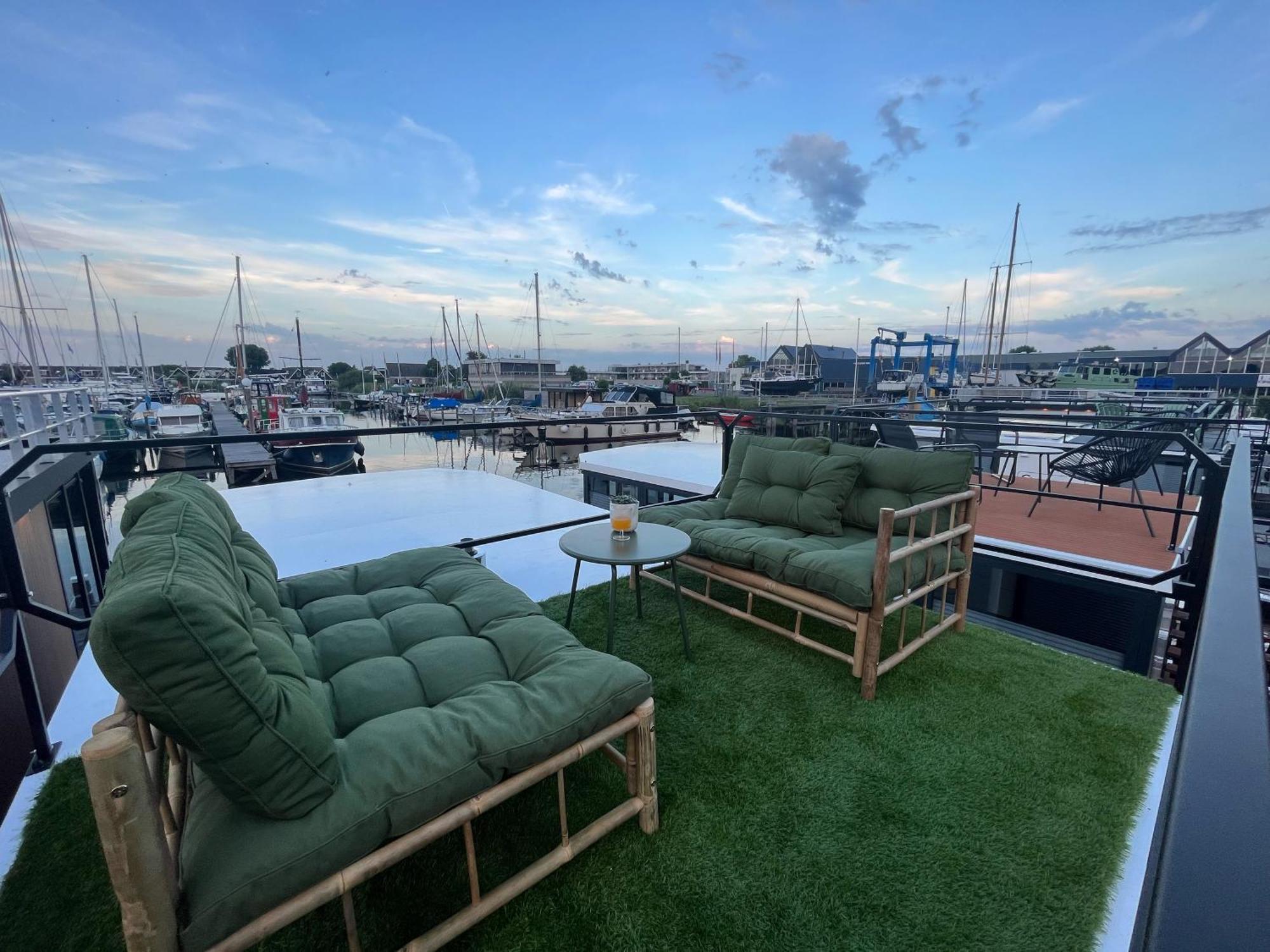 Cosy Tiny Houseboats Near Beach And Restaurants By Weltevreden Experience Zeewolde Zewnętrze zdjęcie